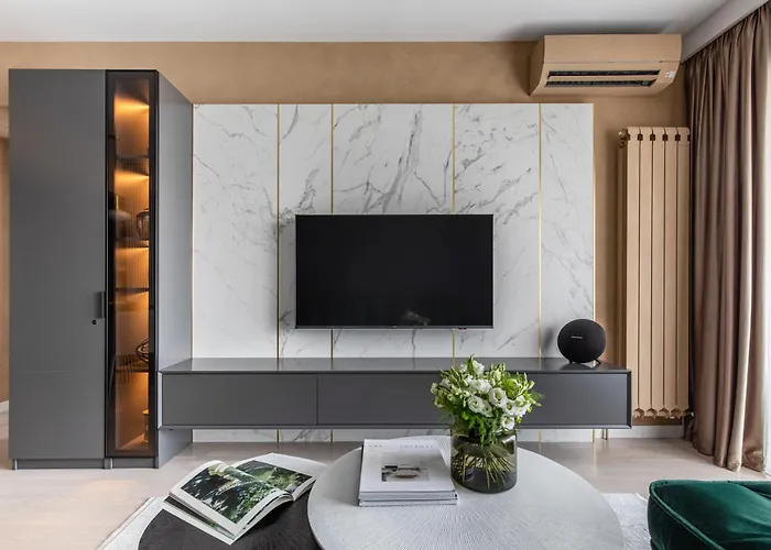Urbanstay Suites - Prime Location Designer Suite
