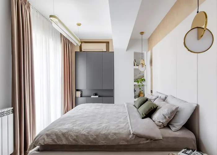 Urbanstay Suites - Prime Location Designer Suite