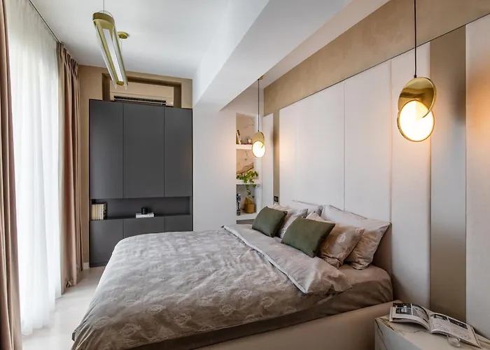 Urbanstay Suites - Prime Location Designer Suite