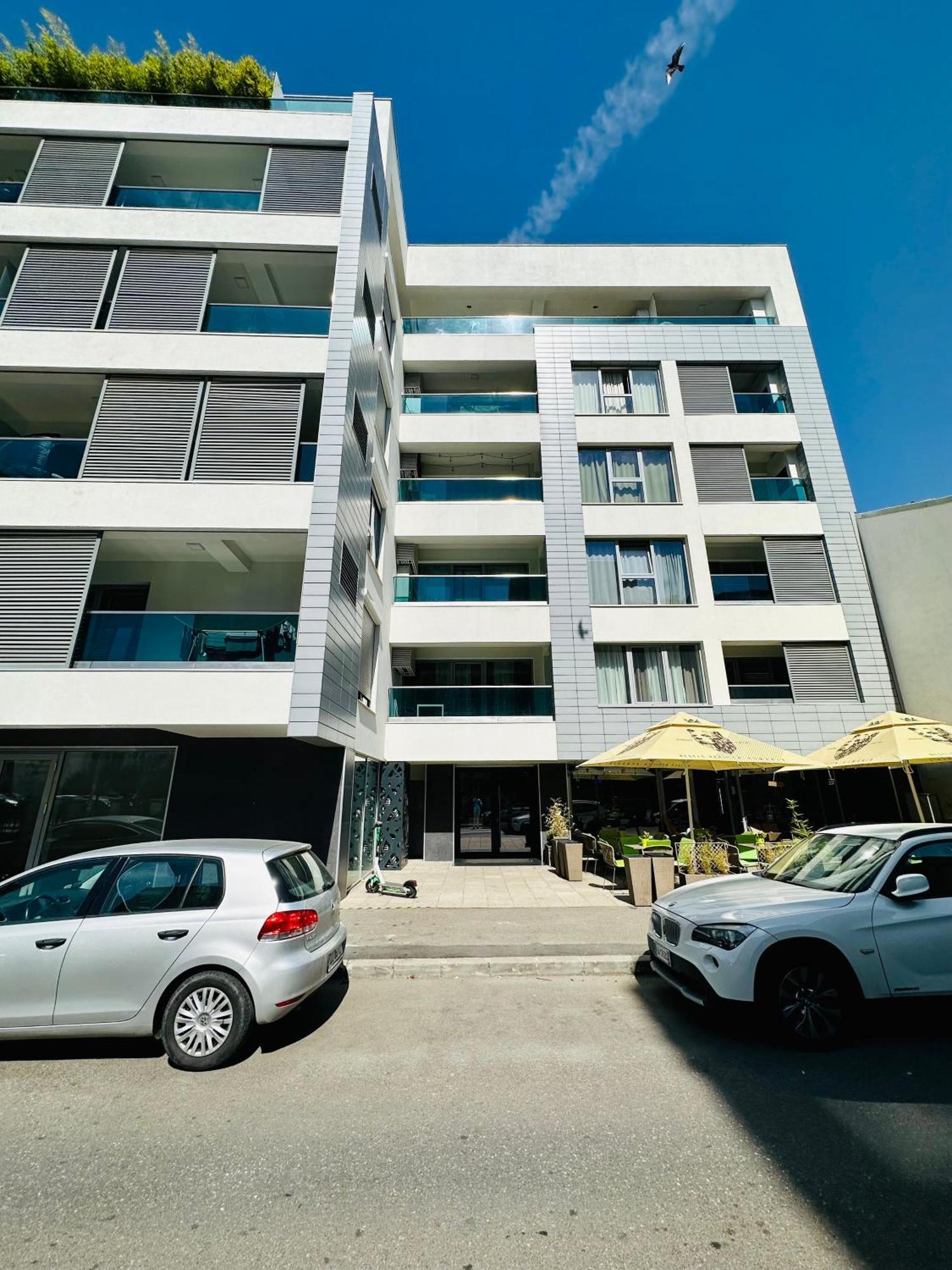 Urbanstay - Prime Location Designer